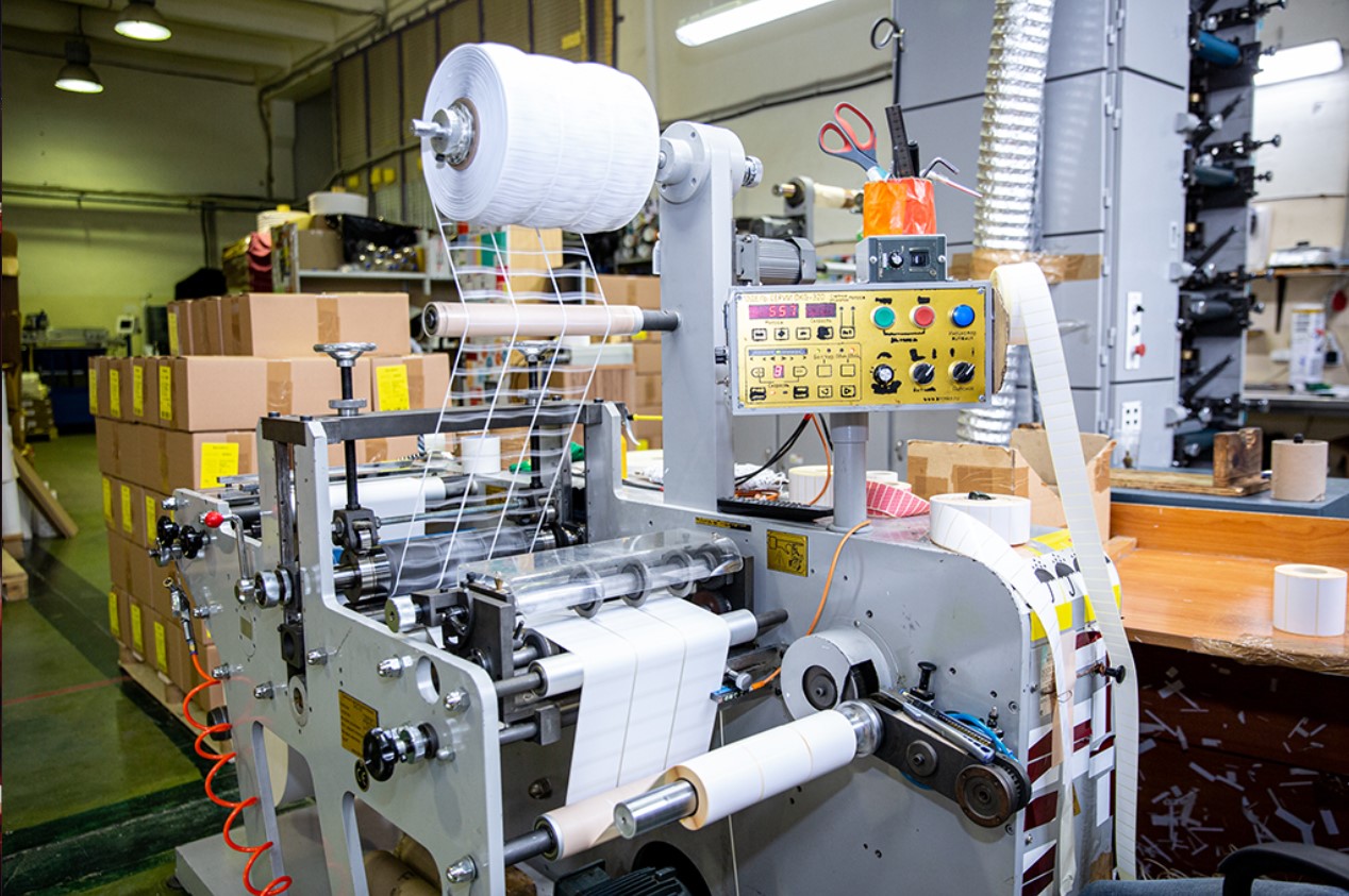 Автоматика производства в типографии этикетки. Первое производство компания
