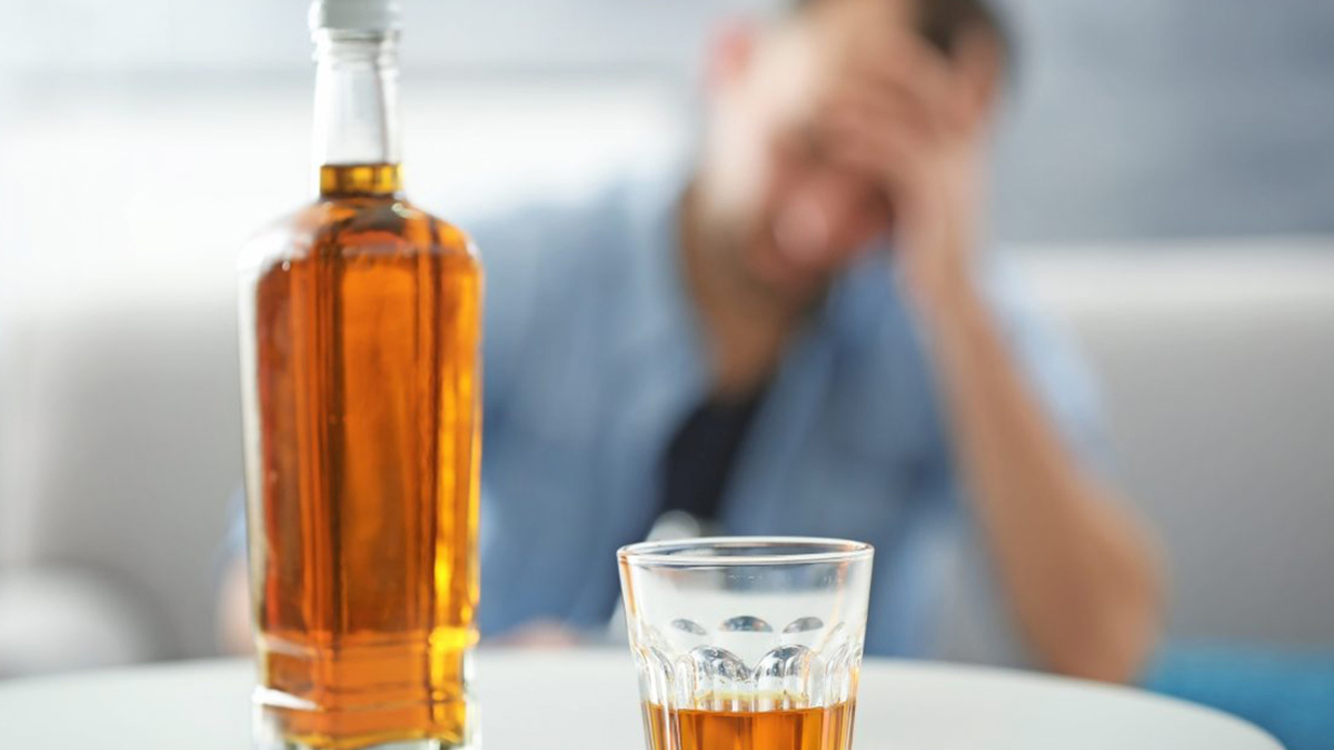 «Сотрудник пьяный – и что ты с ним сделаешь?» Эксперты – о запрете увольнений за пьянство на «удаленке»